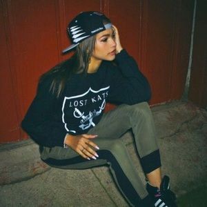 Meet your Posher, Jahari